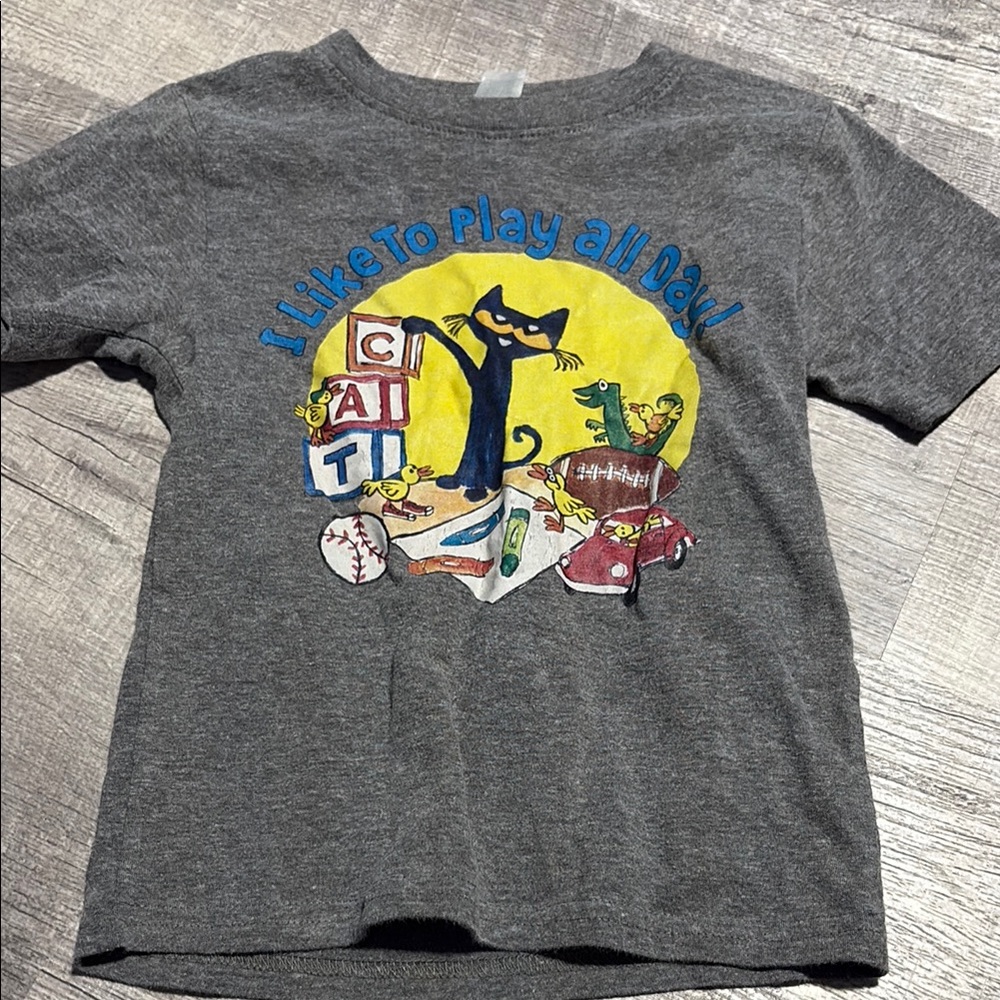 Gray Kids T-Shirt with Playful Cat Design